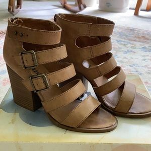 Mudd Reedly Strappy Buckle Sandals